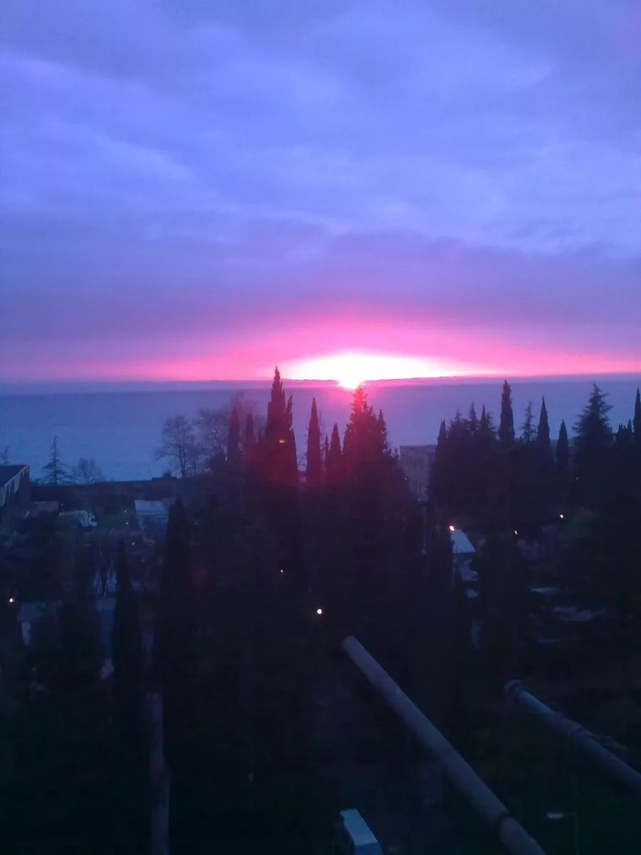 Позитивный и Комфортный отдых в Гагре в 100м. от моря.